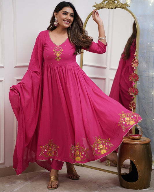 Beautiful Cotton Fabric Kurti Pant With Malmal Dupatta(Pink )