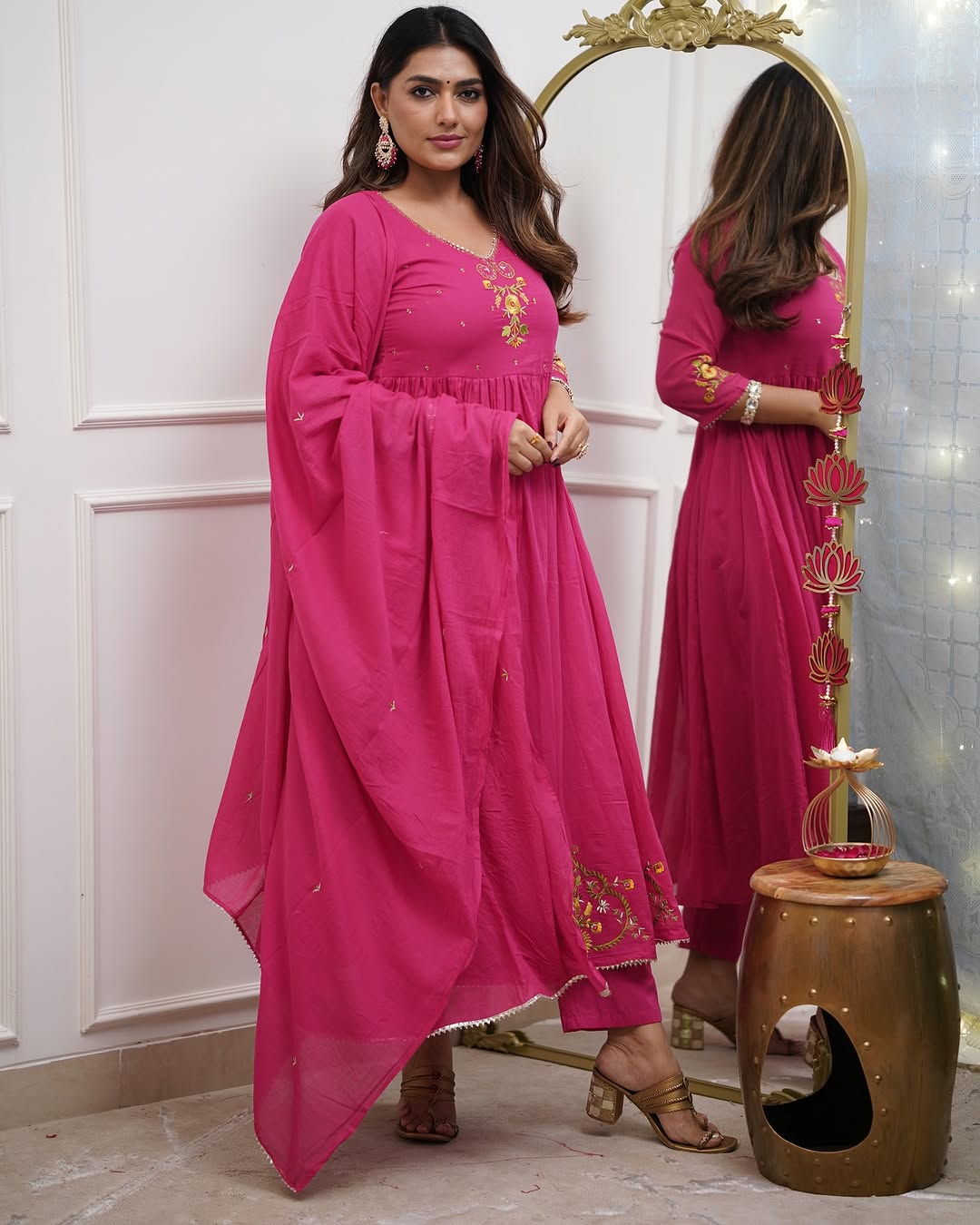 Beautiful Cotton Fabric Kurti Pant With Malmal Dupatta(Pink )