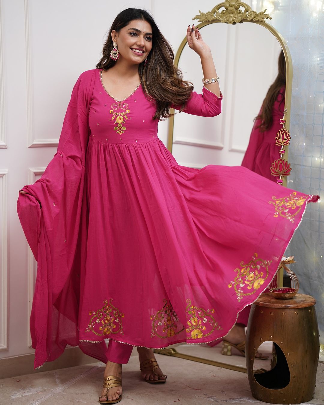 Beautiful Cotton Fabric Kurti Pant With Malmal Dupatta(Pink )