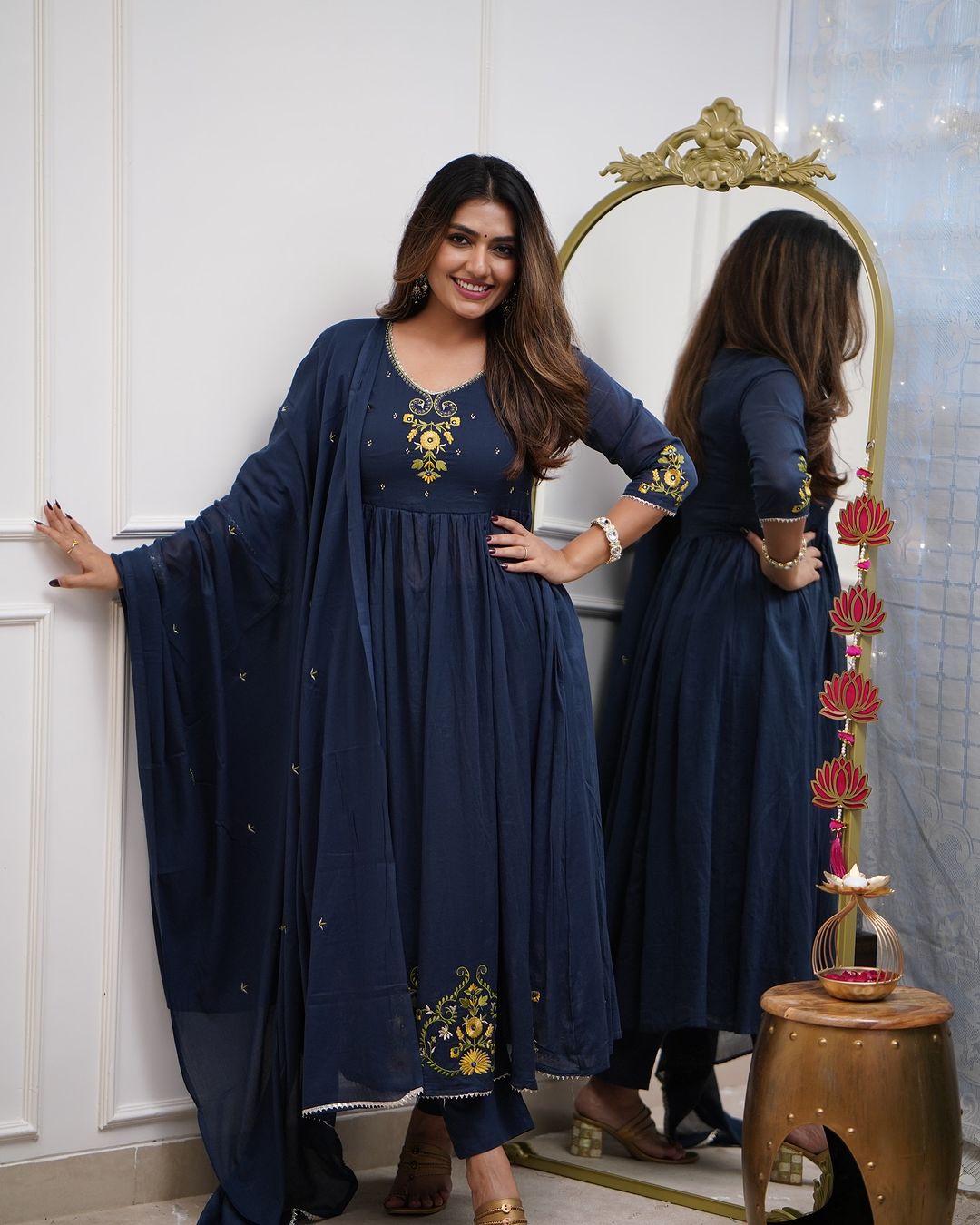 Beautiful Cotton Fabric Kurti Pant With Malmal Dupatta(Blue)