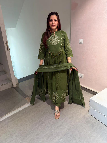 Women’s Green Embroidered Kurta Pant Set with Dupatta