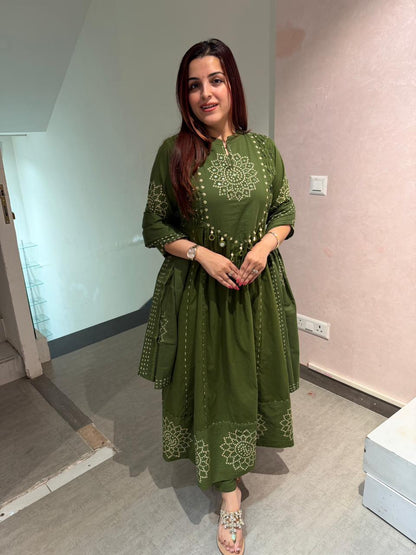 Women’s Green Embroidered Kurta Pant Set with Dupatta