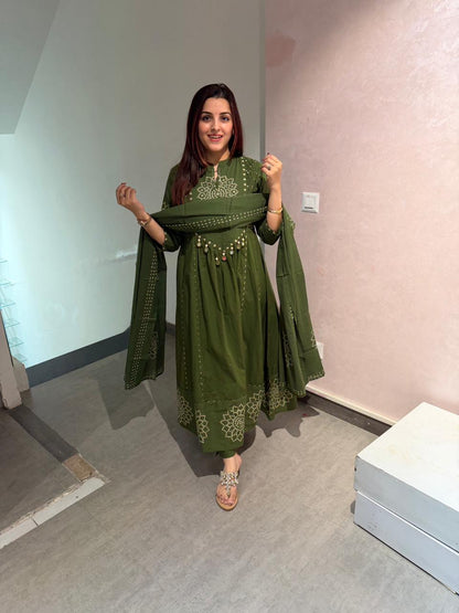 Women’s Green Embroidered Kurta Pant Set with Dupatta