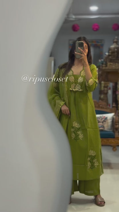 Green Elegant Floral Embroidered Kurta Set with Dupatta